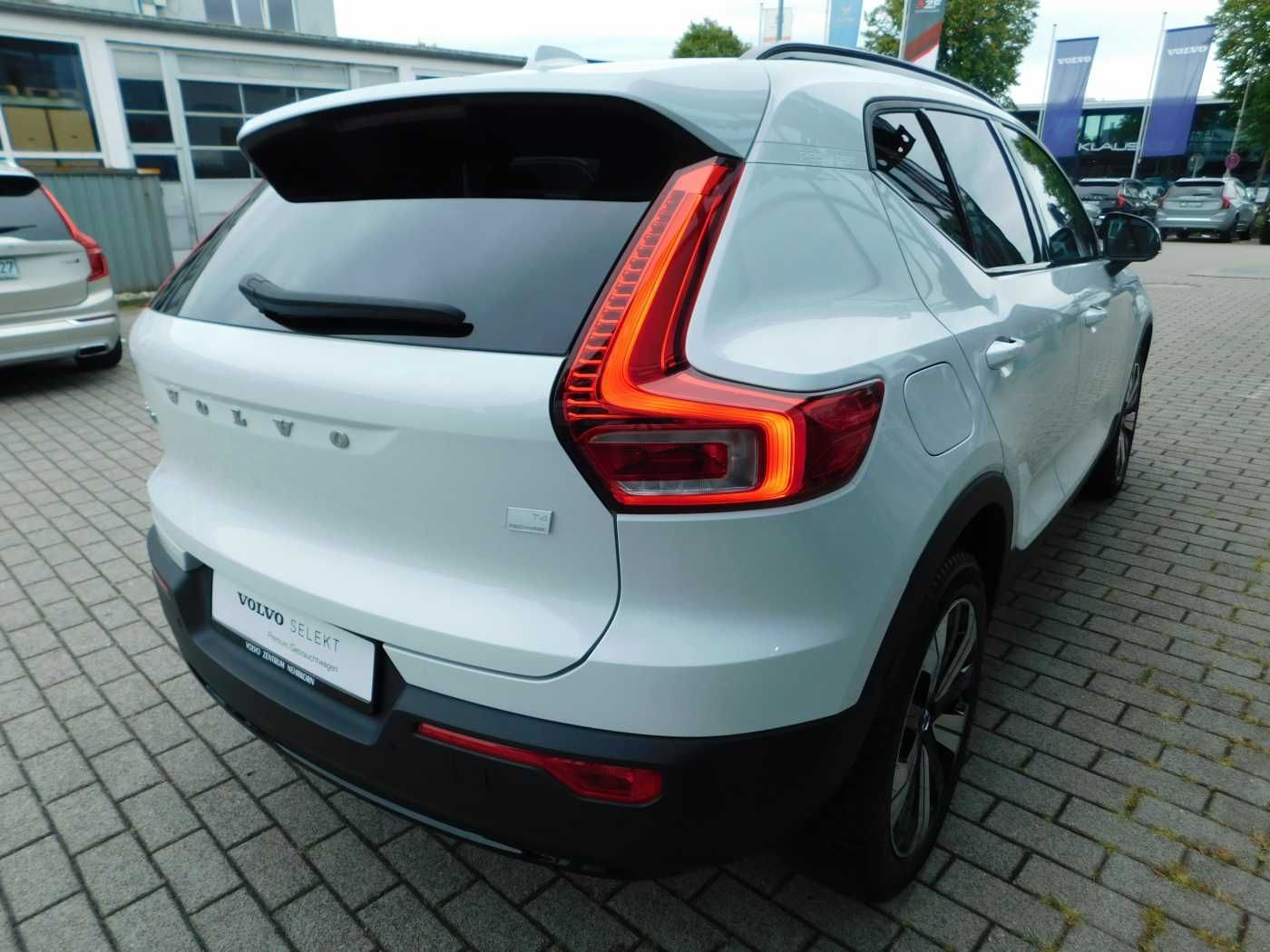 Fahrzeugabbildung Volvo XC40 T4 Recharge Plus Dark