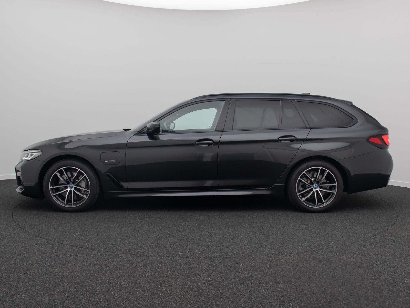 Fahrzeugabbildung BMW 530e M Sport H/K DAB HUD Alarm Komfort Kamera