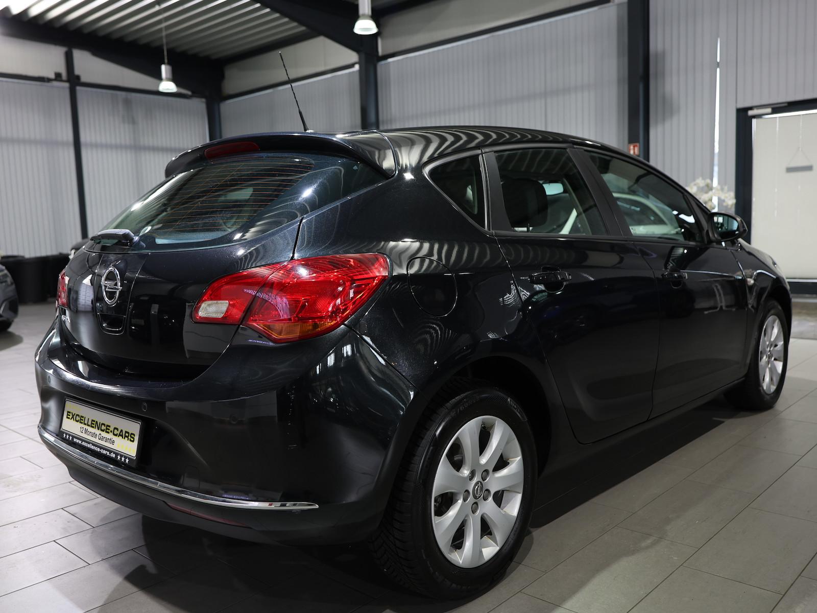 Opel Astra J 1.6 STYLE / LEDER / TEMPOMAT / PDC / SHZ