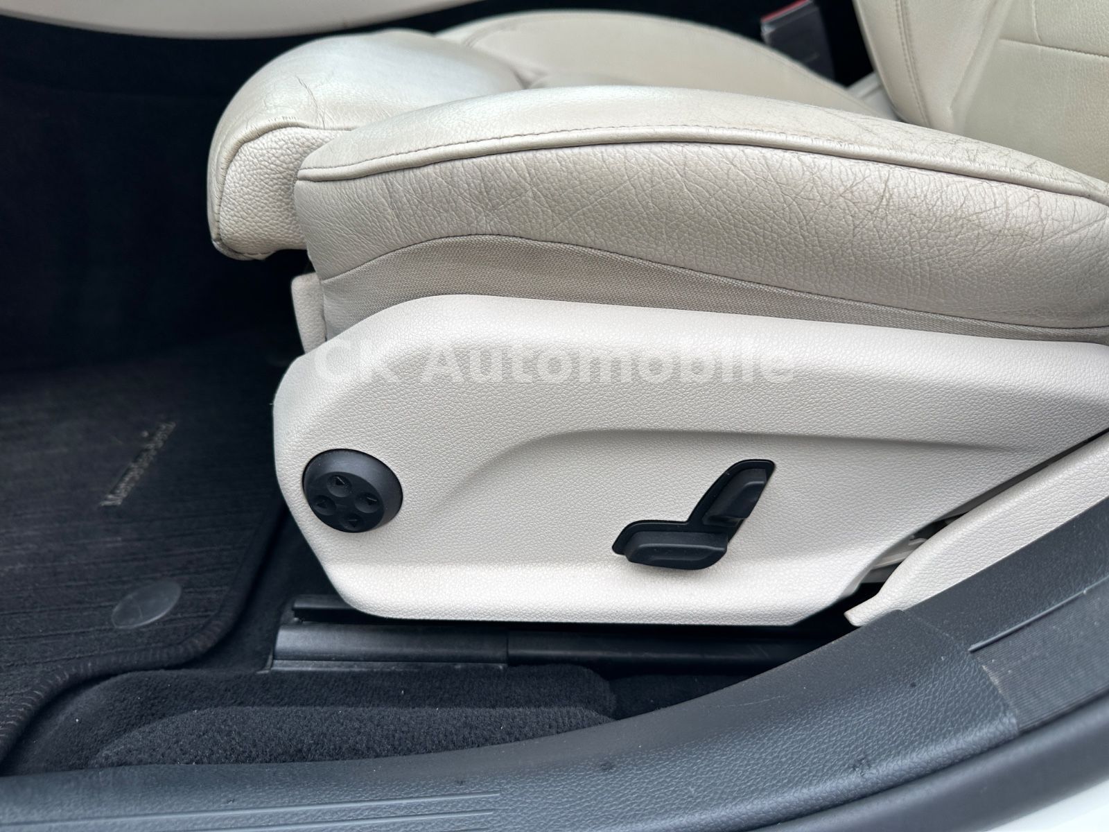 Fahrzeugabbildung Mercedes-Benz E 300 Lim. AMG-Line/Navi/Leder/Kamera/Burmester