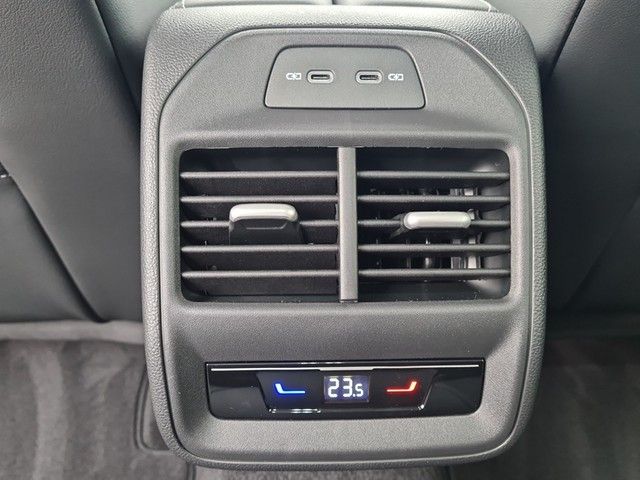 Fahrzeugabbildung Volkswagen Passat Variant Business eTSI DSG LED ACC AHK SHZ
