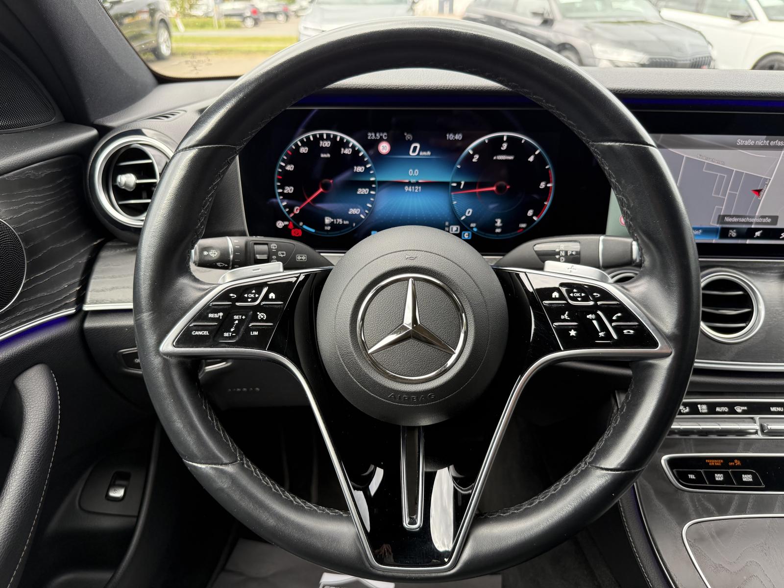 Mercedes-Benz E 200 d,T-M Avantgarde,T-Leder,R-Kam,Ambiente