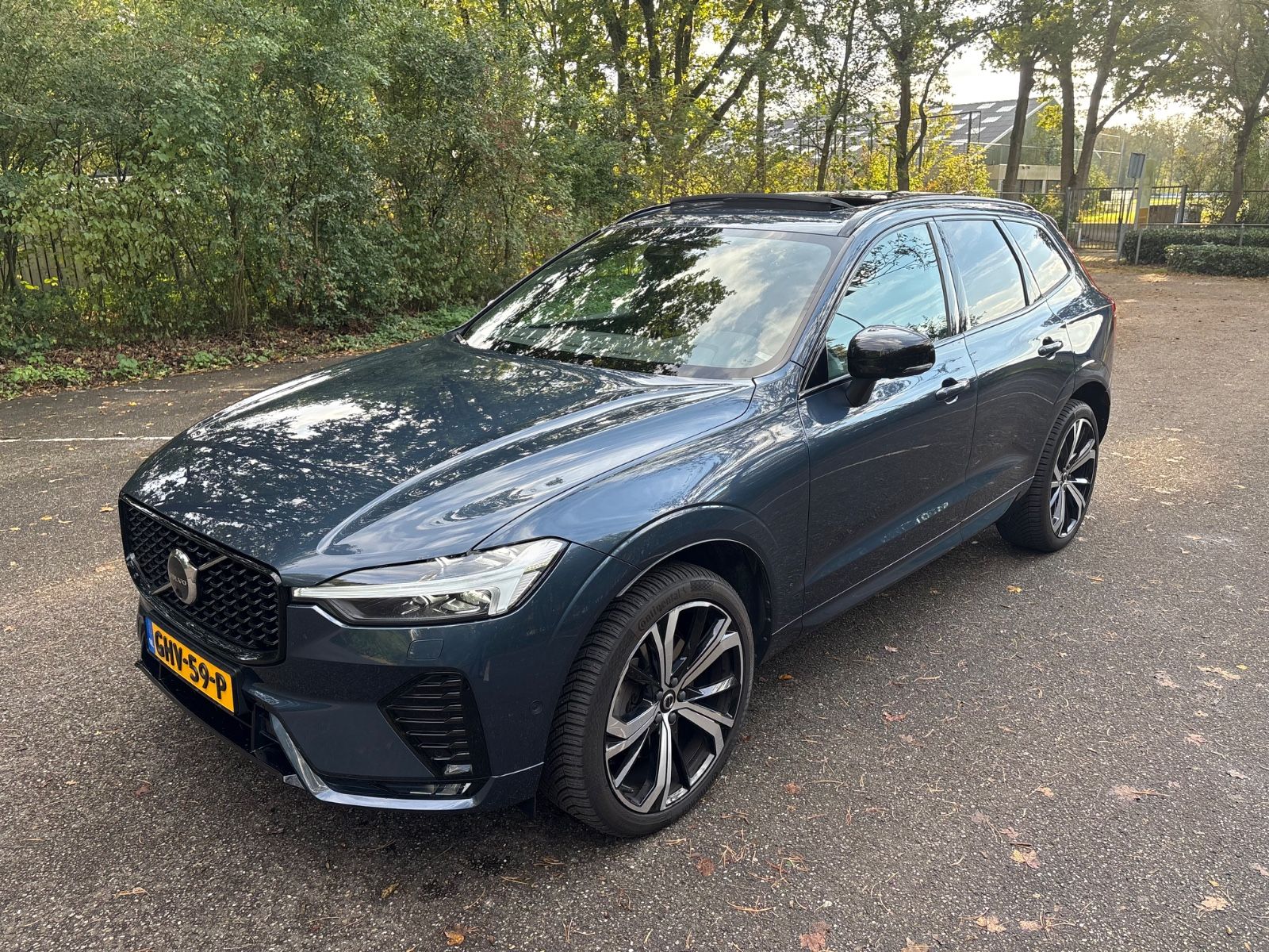 Volvo XC60 B5 AWD Plus Dark Pano H&K 360 Megavolles