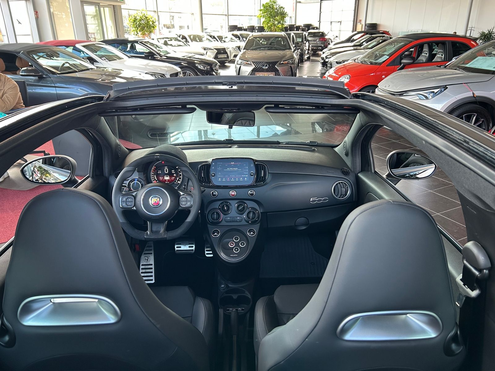Fahrzeugabbildung Abarth 695C Cabrio Aut. LEDER CARPLAY PDC ALU