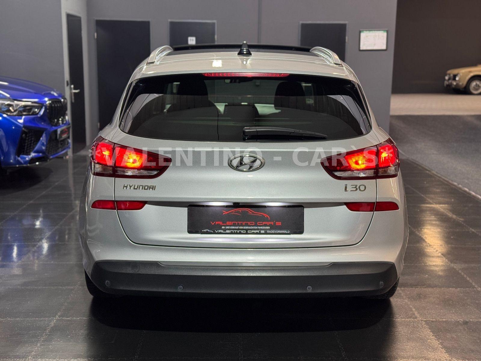 Hyundai i30 cw Family + Nav/Kamera/Temp/Shz/Lhz/Pano/Led