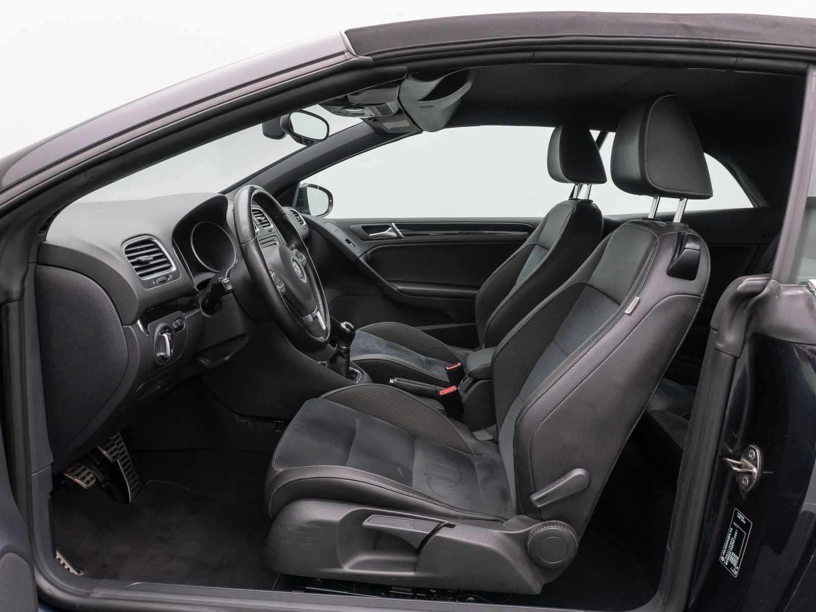 Fahrzeugabbildung Volkswagen Golf VI Cabriolet Basis PDC Navi Sitzhz Tempomat