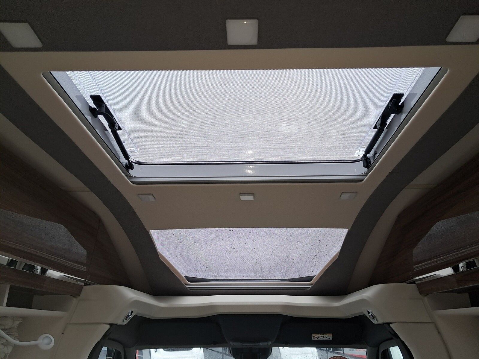 Fahrzeugabbildung Eura Mobil Contura CT 766 EF Luminary Paket, Markise