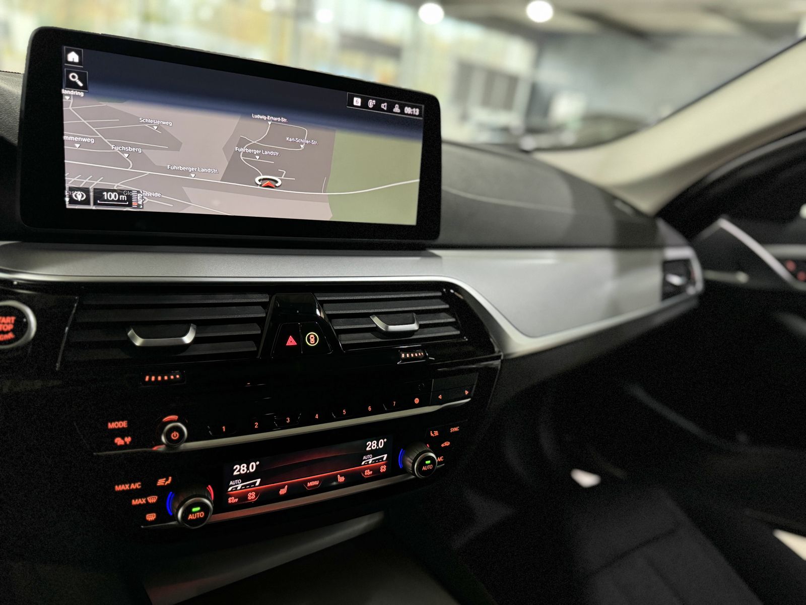 Fahrzeugabbildung BMW 520d Kamera DAB DisplayKey Alarm LED Lenkradheiz