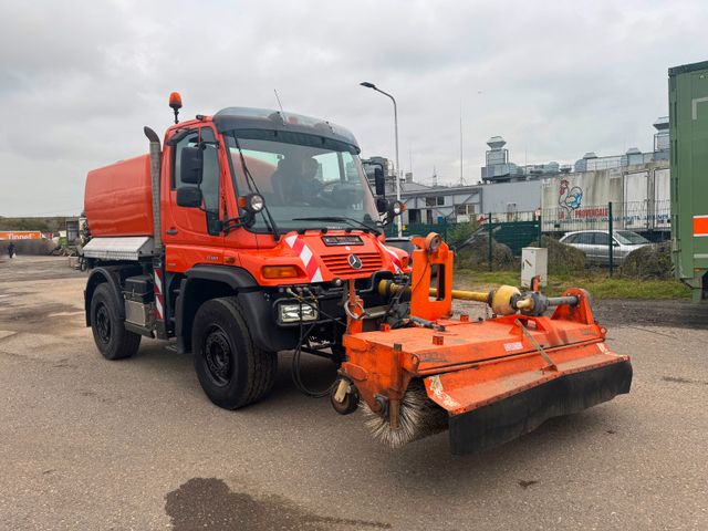 Unimog U 400 mit 5000 Liter Spülwagenaufbau Pratisoli