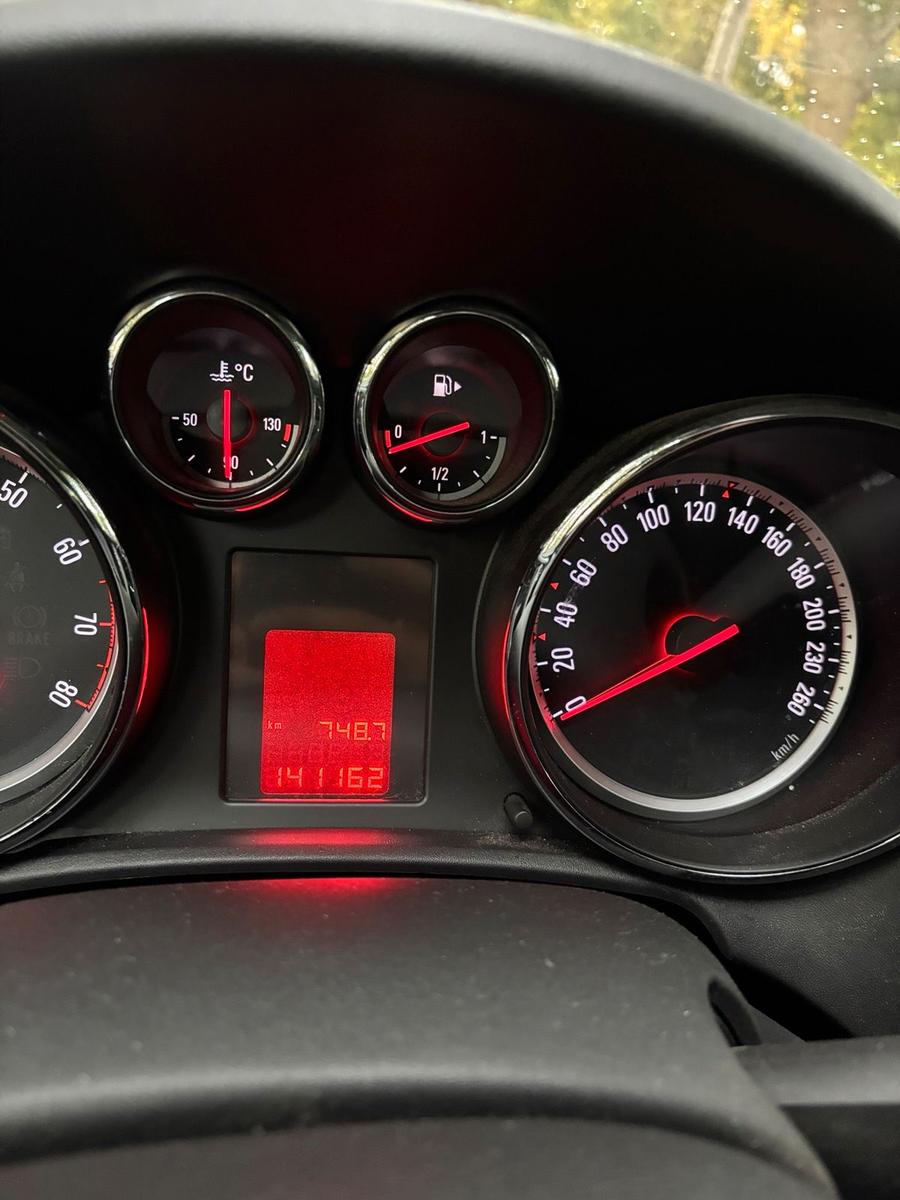 Opel Astra 2012 — photo 6