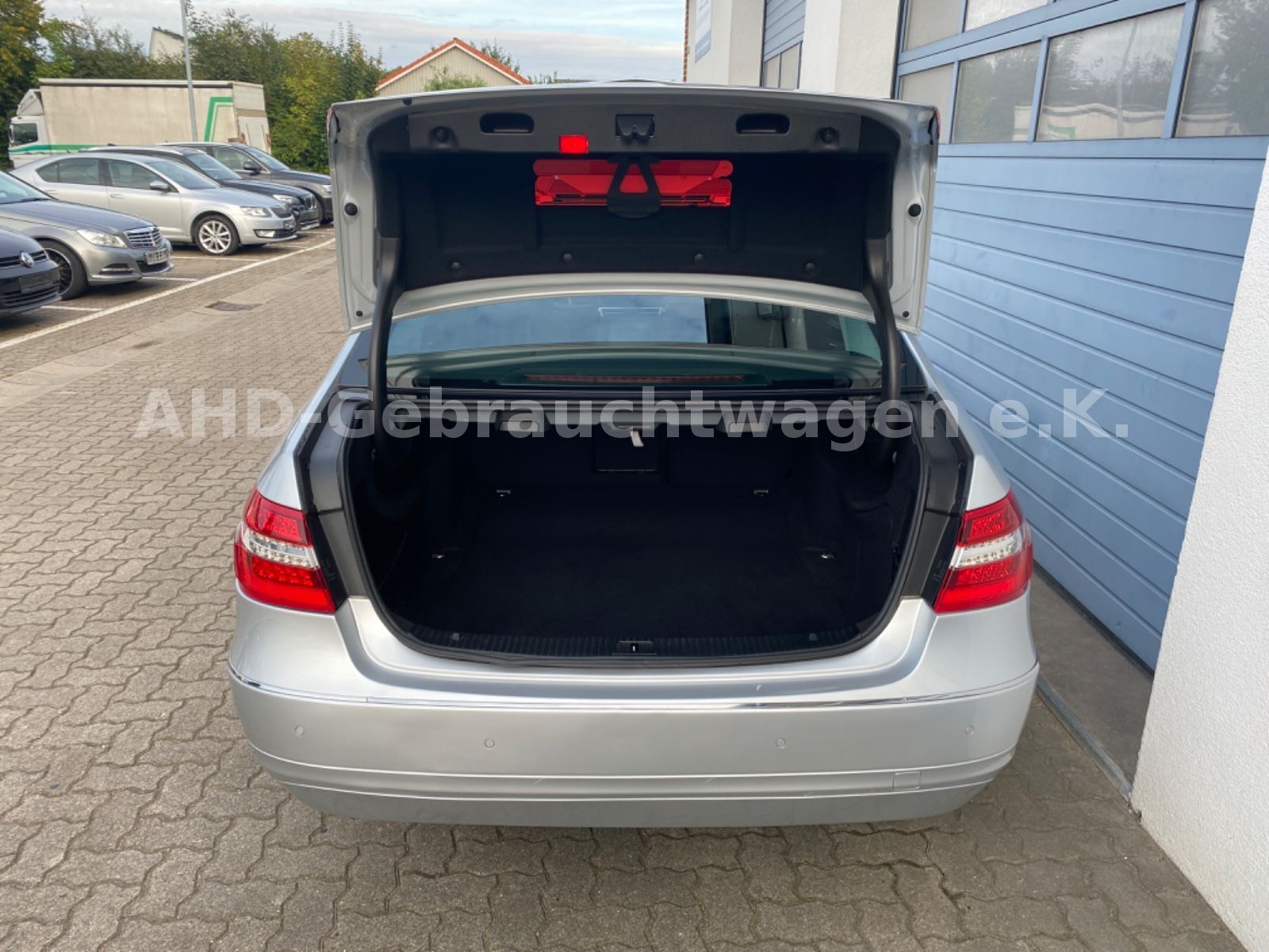 Fahrzeugabbildung Mercedes-Benz E 220 CDI BlueEfficiency  Avantgarde