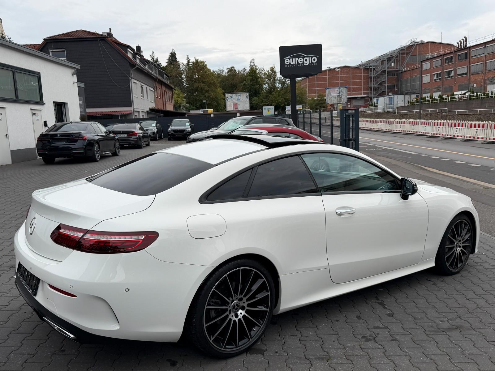 Mercedes-Benz E 220 d Coupe LED - Burmester - AMG Line ///