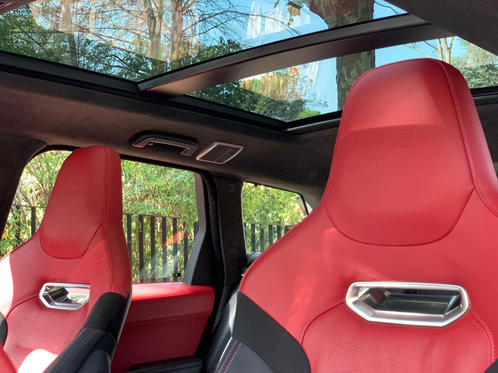Land Rover Range Rover Sport 5.0 P575 SVR Carbon*Pano*360° foto 12