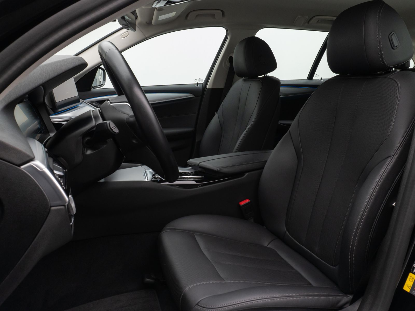 Fahrzeugabbildung BMW 530e Kamera DAB WLAN CockPitPro ACC Alarm LED