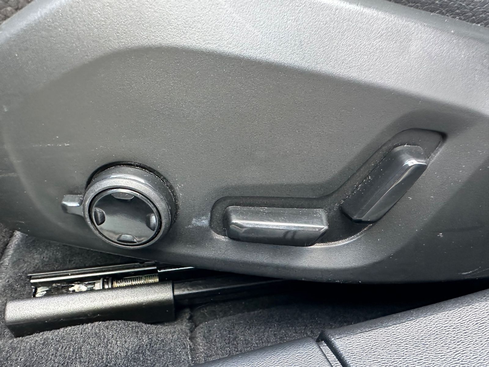 Fahrzeugabbildung Volvo V90 T8 Ultimate Dark NAV+LED+PANO+ACC+AHK+H&K+VC