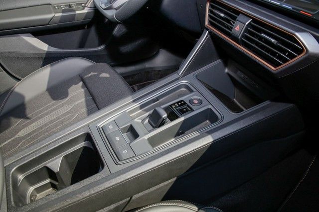 Fahrzeugabbildung SEAT Leon Sportstourer ACC NAVI LED
