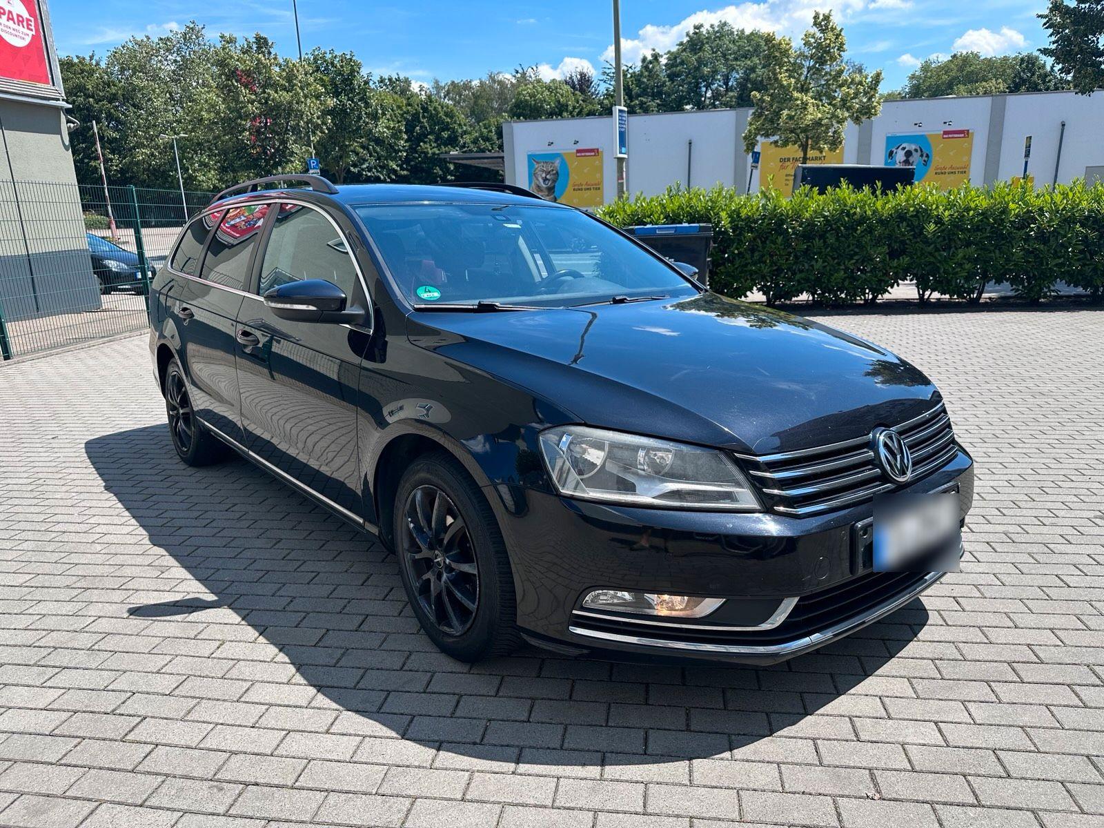 Volkswagen Passat 2013 — interior