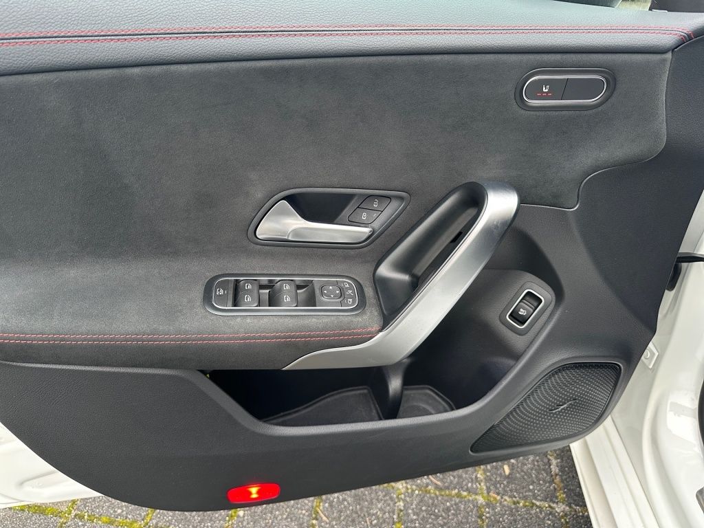 Fahrzeugabbildung Mercedes-Benz CLA 220 SB AMG Night Totwi. Navi LED Burm. Sport