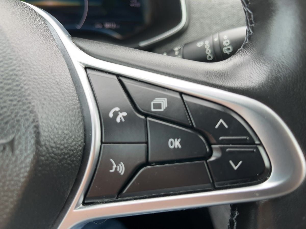 Fahrzeugabbildung Renault ZOE INTENS Batteriemiete R135 Z.E. 50 AHK abnehm - mit KI generiert/bearbeitet