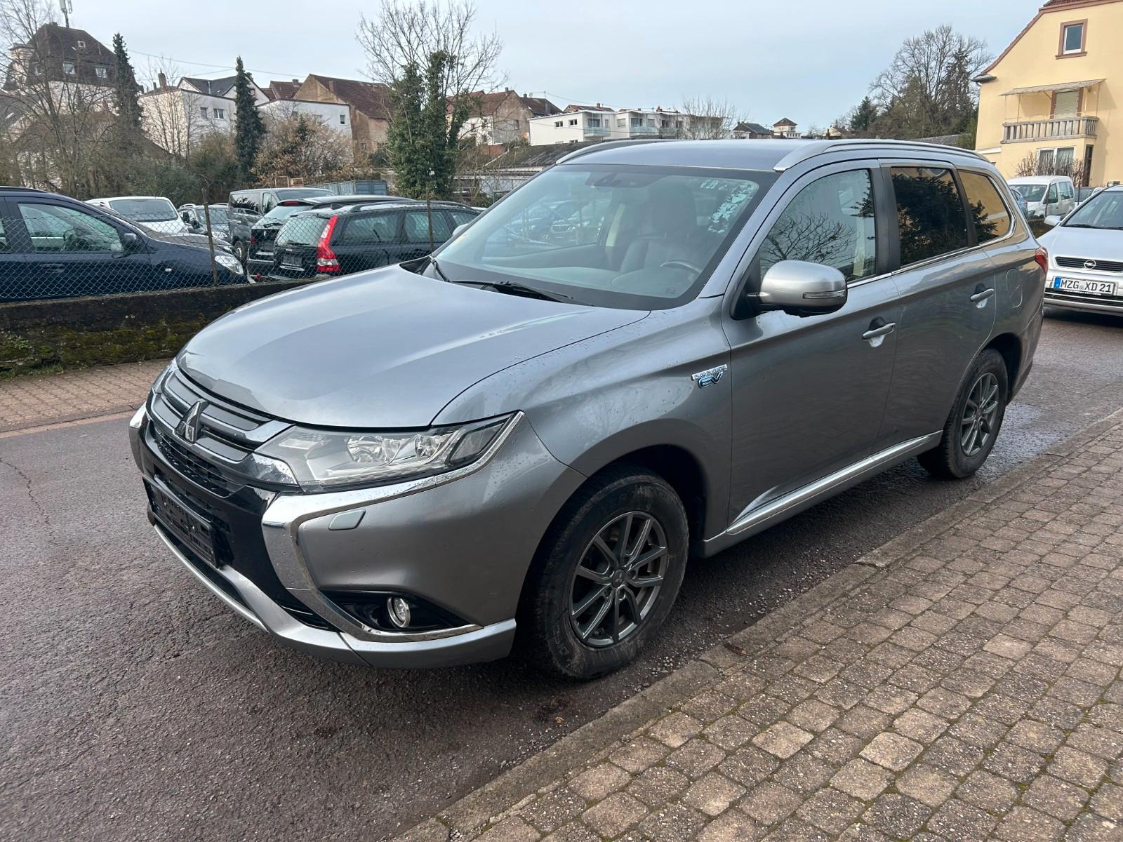 Mitsubishi Outlander PHEV Plus 4WD
