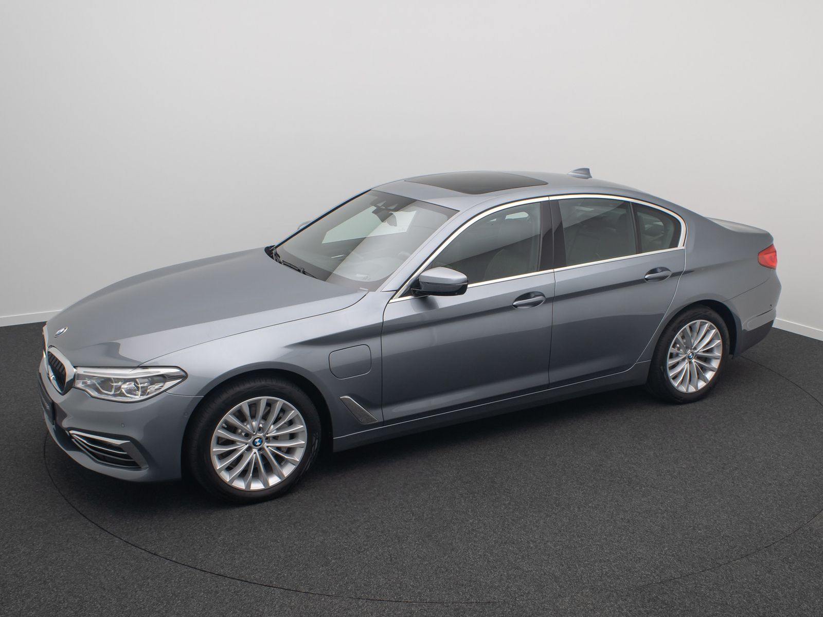 Fahrzeugabbildung BMW 530e Luxury Line ACC 360&deg; DAB Alarm Individual