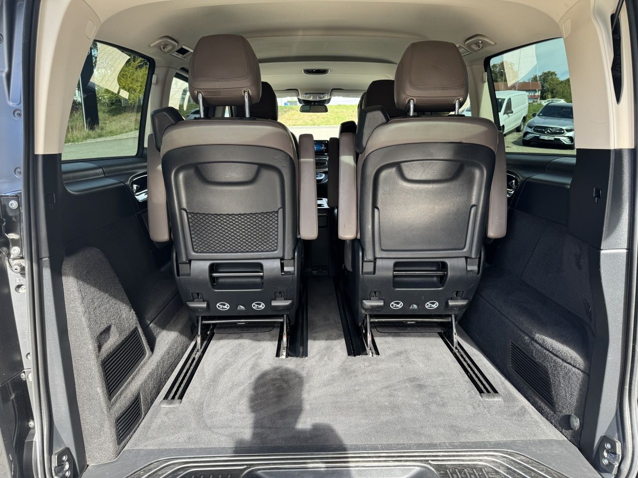 Fahrzeugabbildung Mercedes-Benz V 300d Avantgarde Ed. 4x4 Distronic*AHK*Standhzg