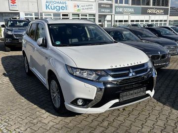 Fotografie Mitsubishi Outlander 2.0 PHEV Top 4WD - Navi - Standheizung