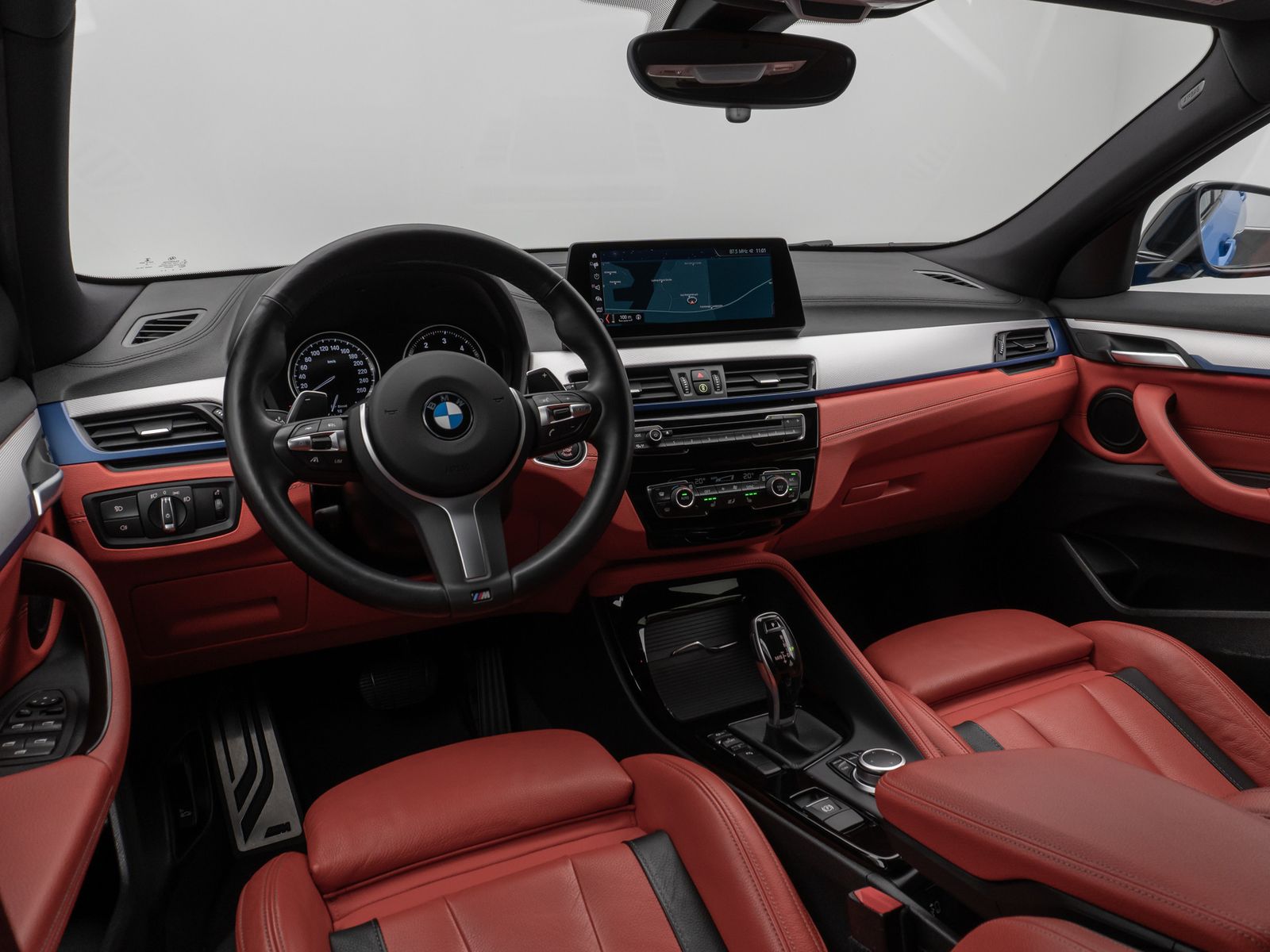 Fahrzeugabbildung BMW X2 sD18d M Sport Kamera HUD DAB HiFi Komfort 19"