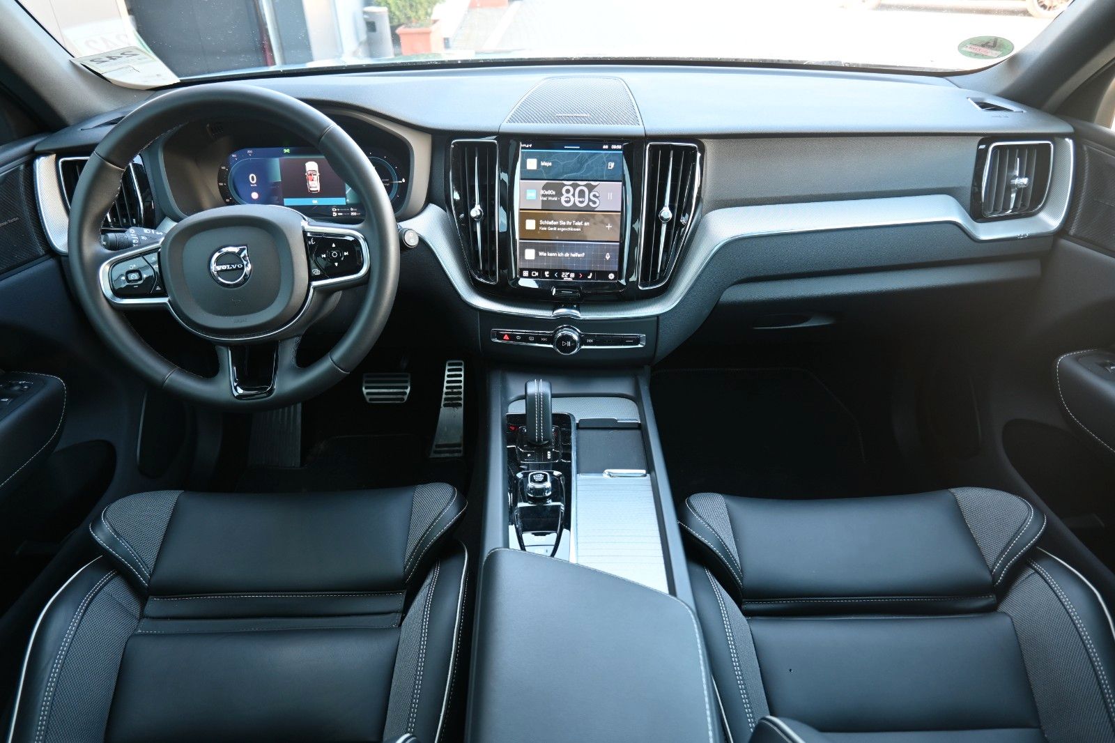 Fahrzeugabbildung Volvo XC60 T8 AWD Recharge R-Design*STDHZG*H&K*ACC*AHK