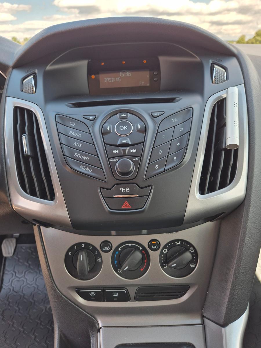 Ford Focus 2011 — photo 6