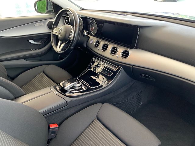 Fahrzeugabbildung Mercedes-Benz E 220  Td Multibeam+Comand+Distronic+Standh.+AHK