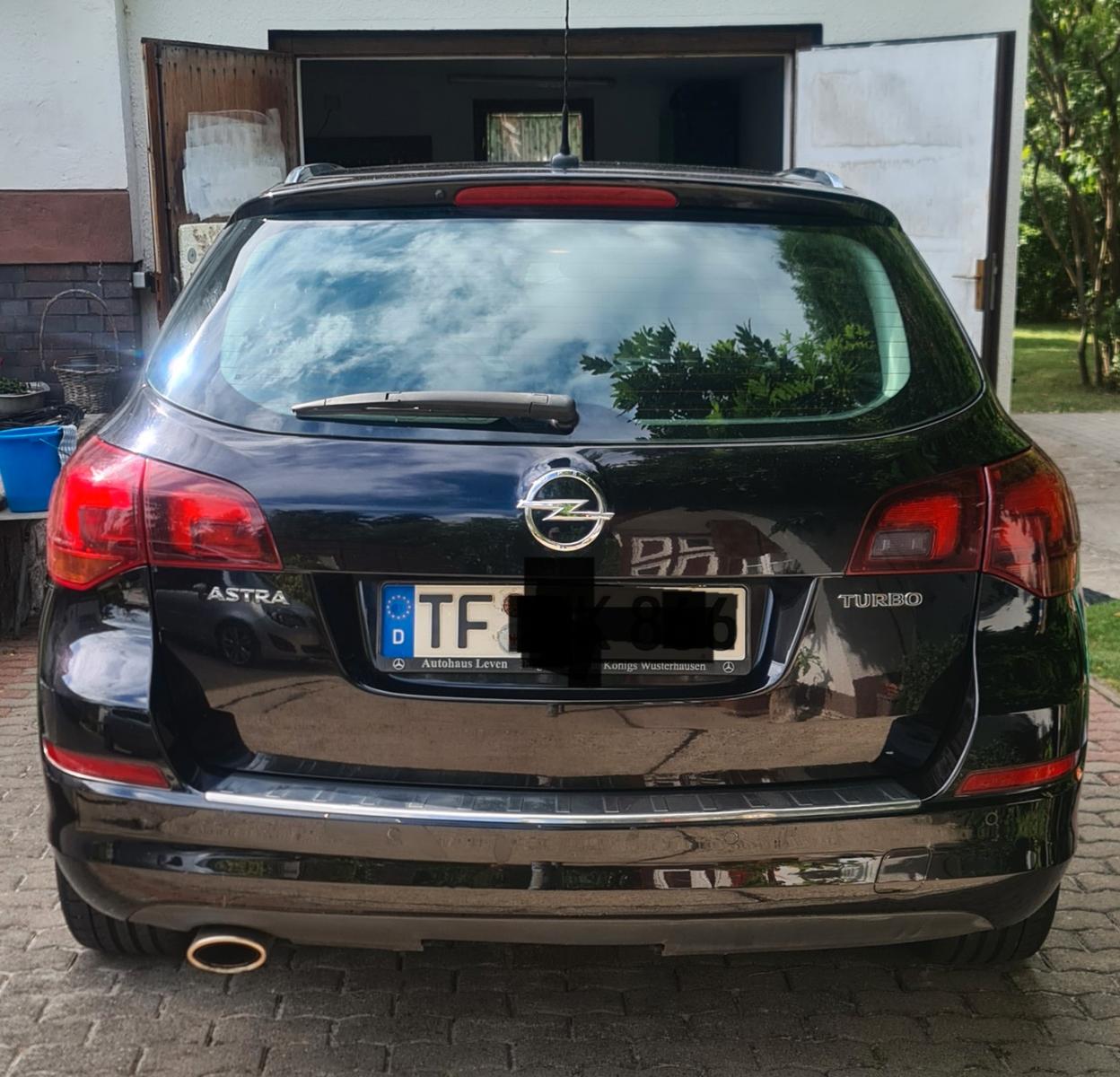 Opel Astra, 2011