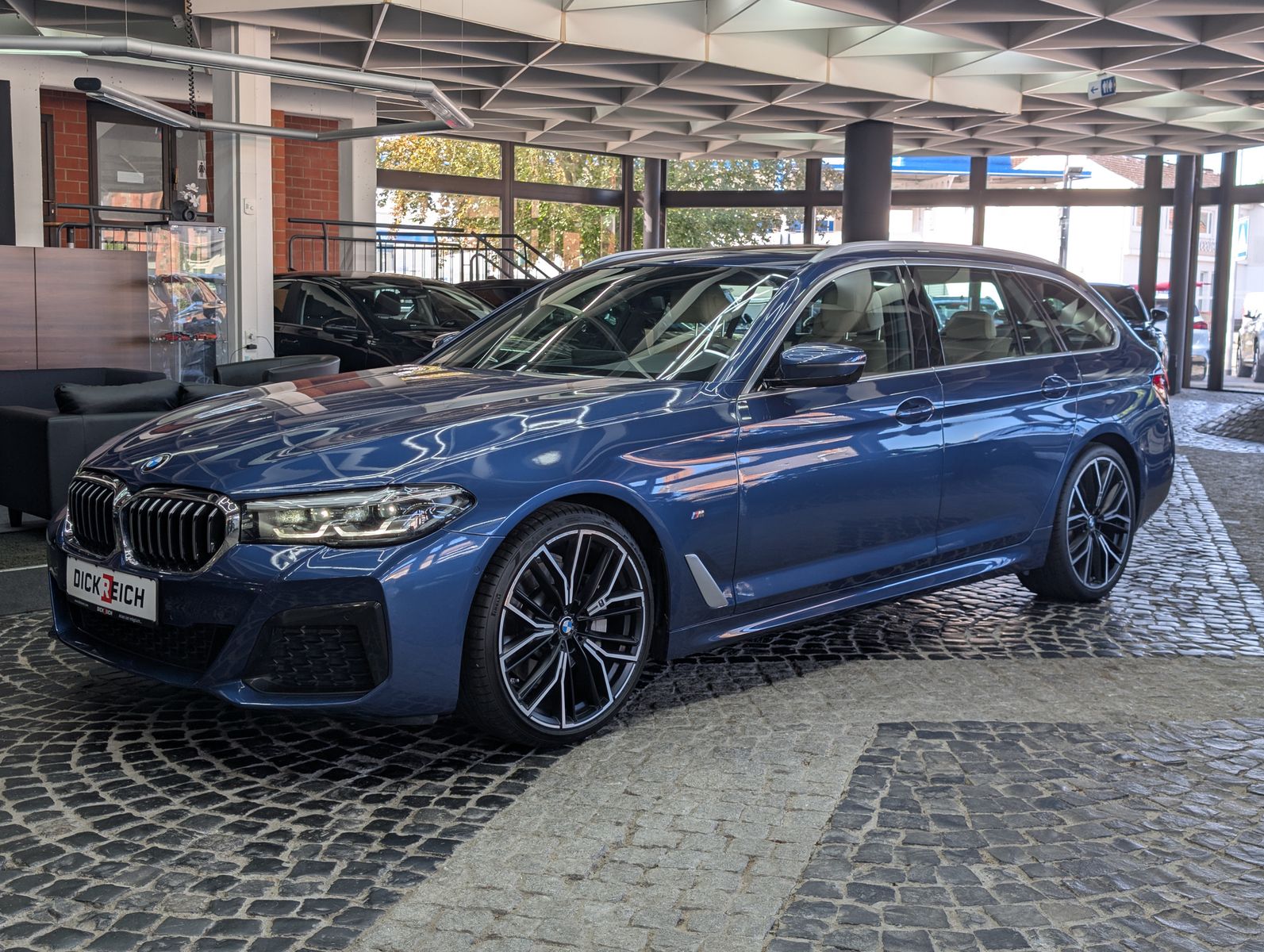 Fahrzeugabbildung BMW 530 i M Sport Tour. LEDER MEMO VIRT LED APP PANO