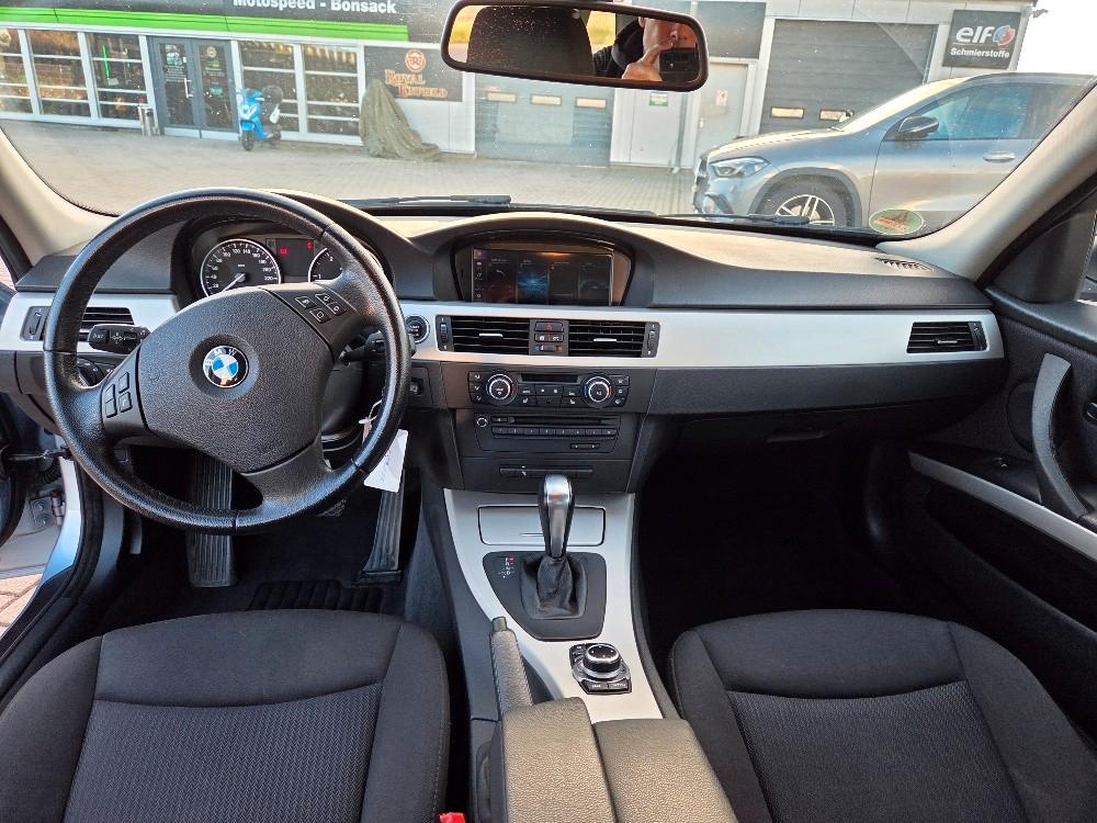 BMW 318 2009 — photo 10