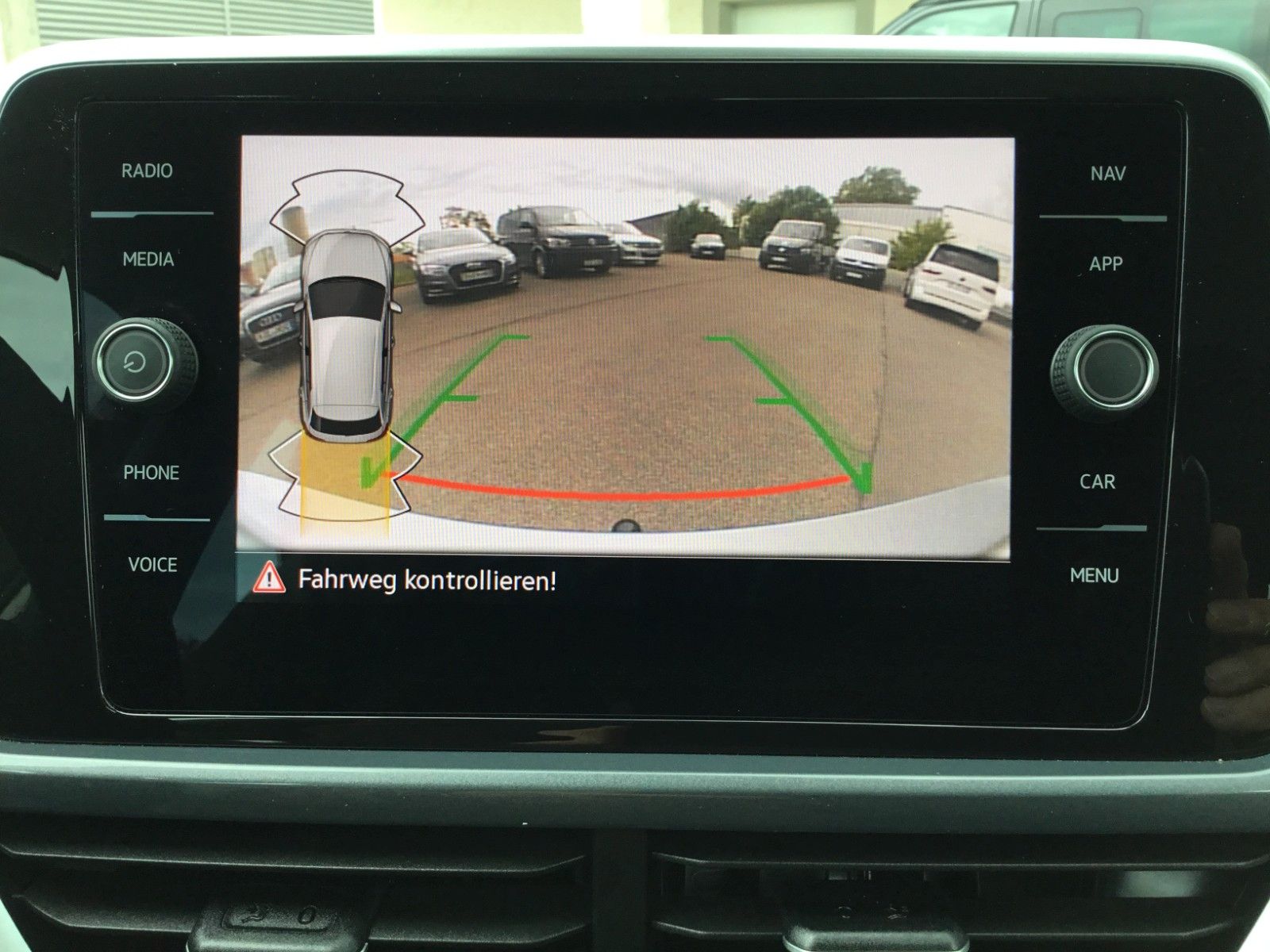 Fahrzeugabbildung Volkswagen T-Roc 1.5 TSI DSG Style+AHK+MatrixLED+ACC+Pano