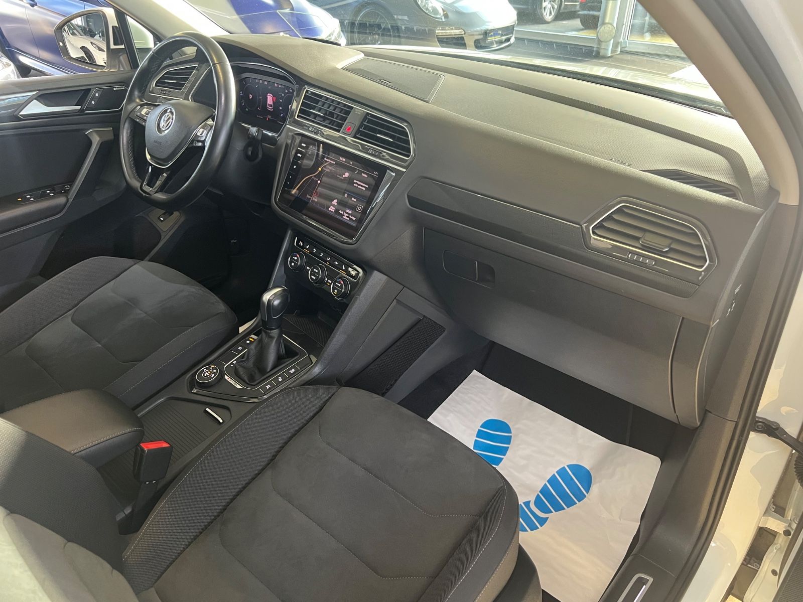 Fahrzeugabbildung Volkswagen Tiguan Highline DSG 4Motion R LINE VIRTUAL*PANO*