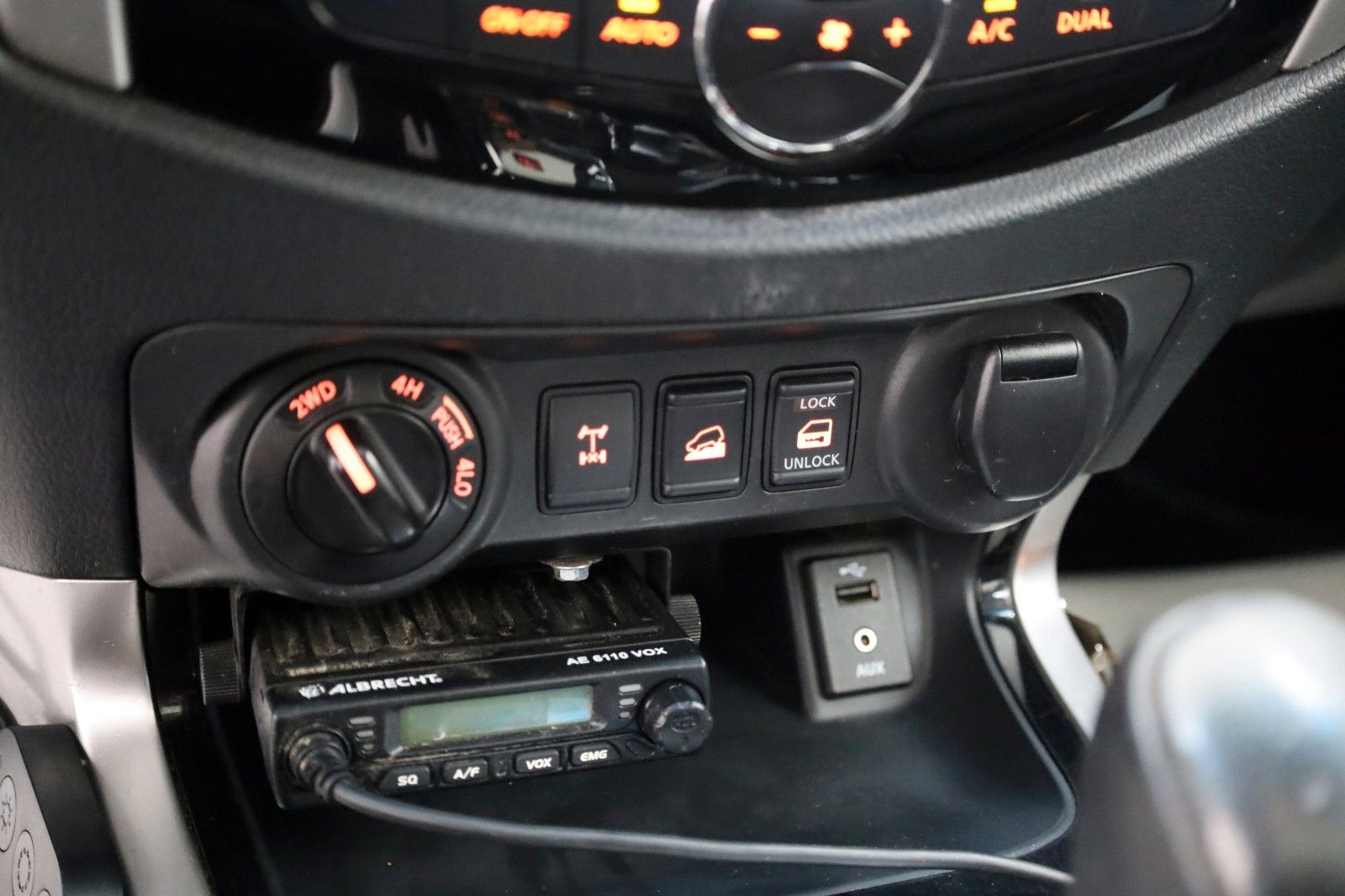 Fahrzeugabbildung Nissan Navara NP300 Tekna DOKA 4x4 Leder,SH,Navi,SD,AHK