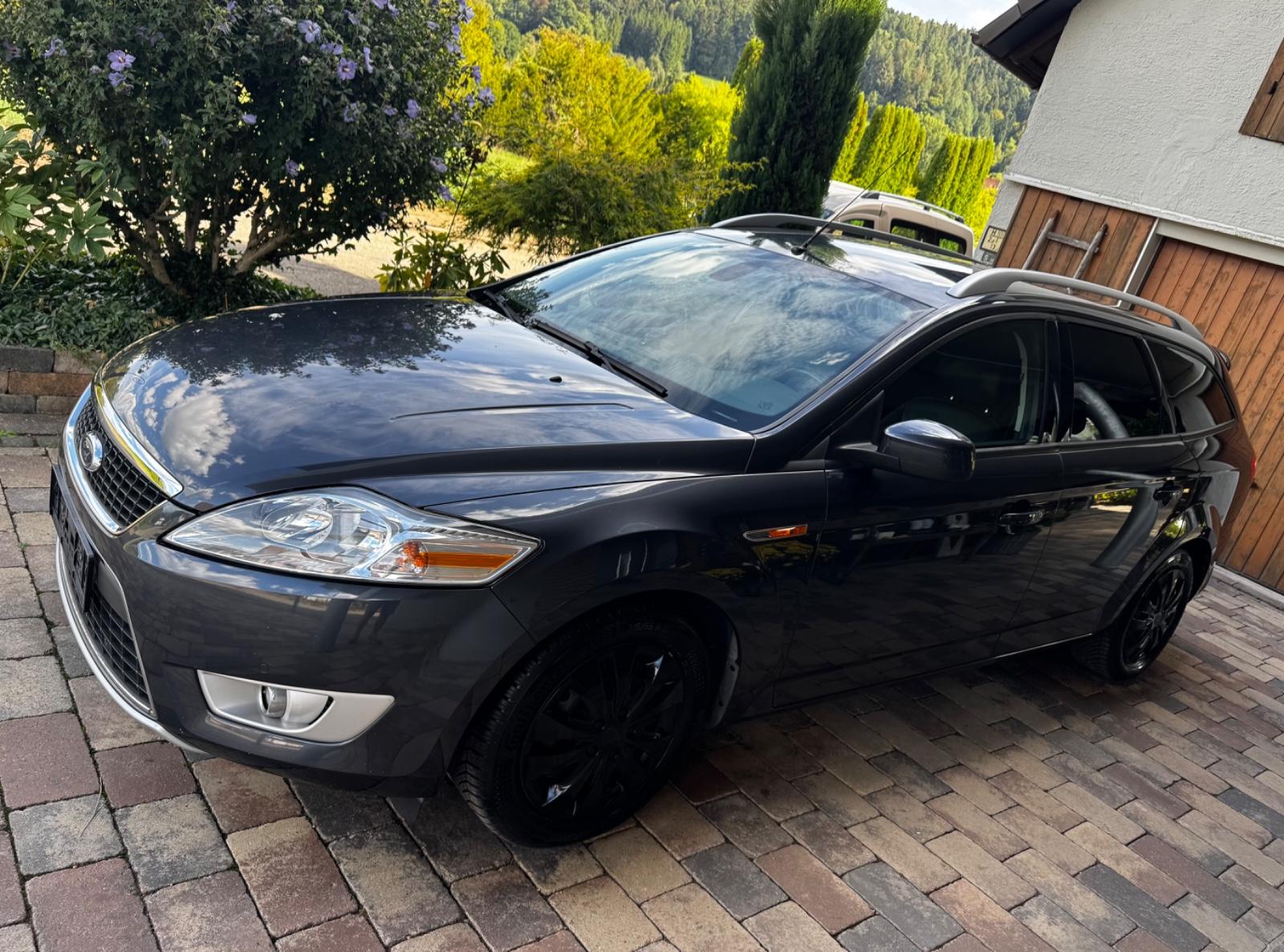 Ford Mondeo 2010 — interior