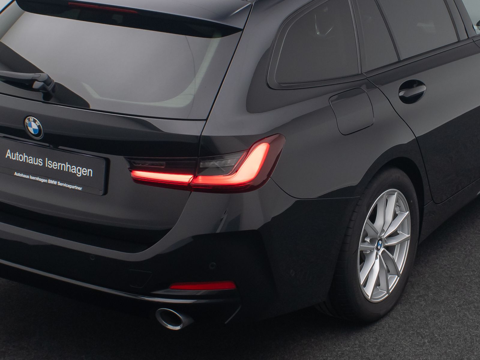 Fahrzeugabbildung BMW 320d HUD Sport Memory Kamera DAB Komfort DrivAss