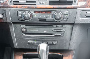 Fahrzeugabbildung BMW Lim. 330d xDrive  |LEDER|PDC|XENON|SHZ|