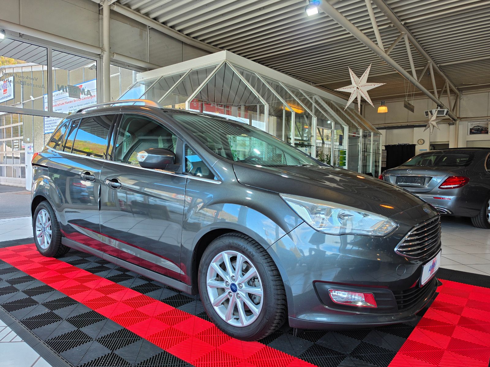 Ford Grand C-Max Titanium+NAVI+SHZ+KEYLESS GO+KLIMAAU