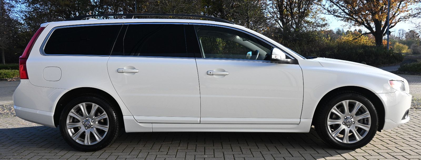 Volvo V70 T5 Summum *RHD* – Bild 5