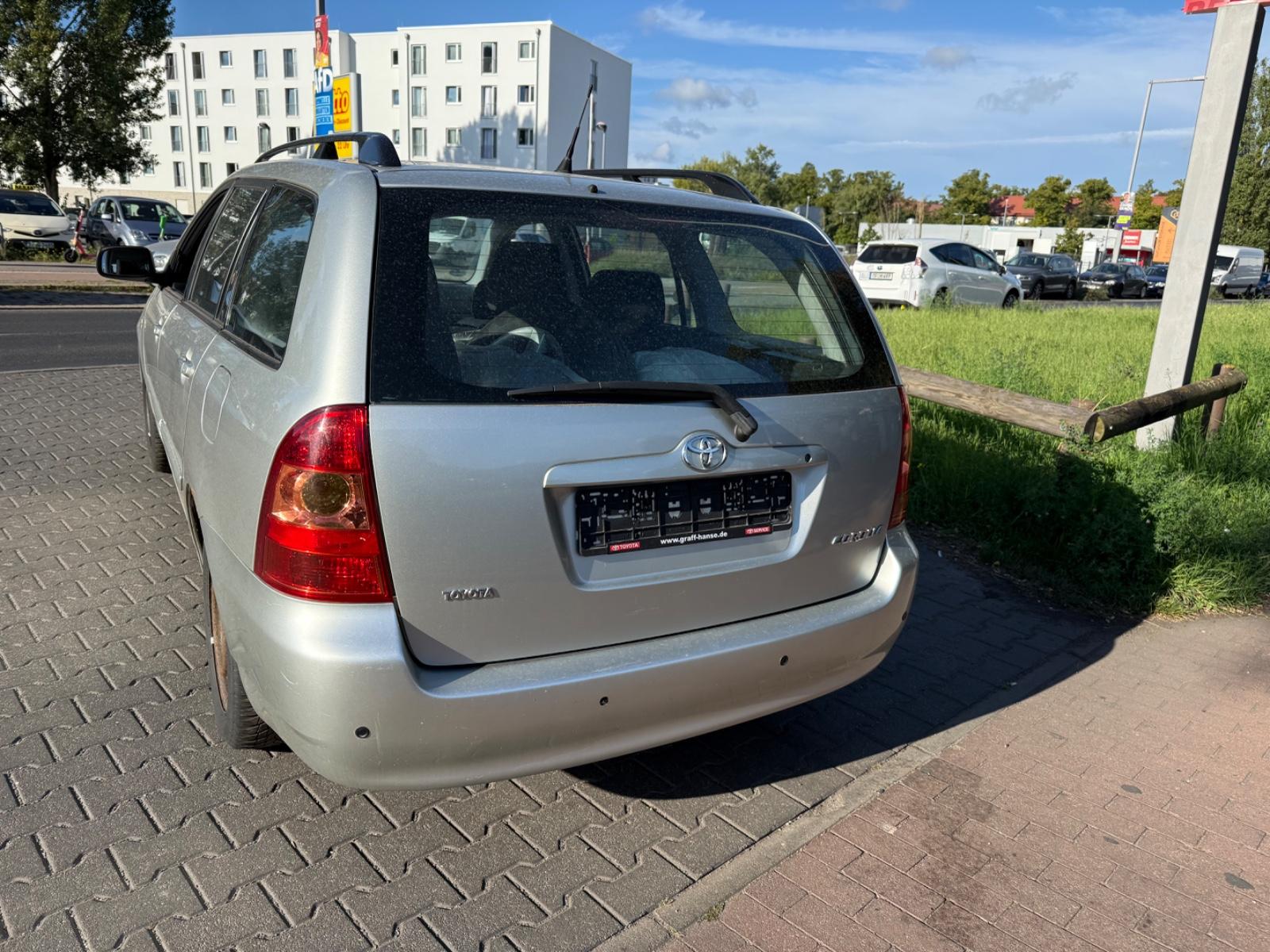 Toyota Corolla 2004 — rear view