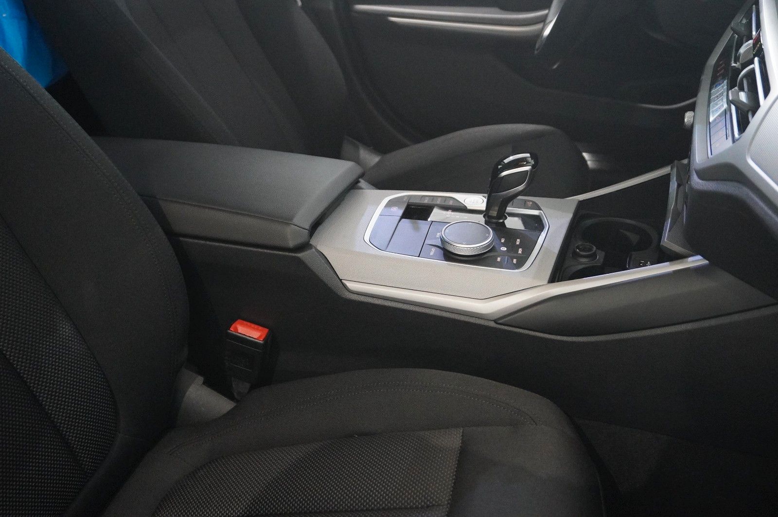 Fahrzeugabbildung BMW 318D TOURING ADVANTAGE NAVI/LED/VIRTUAL/SHZ/DAB+