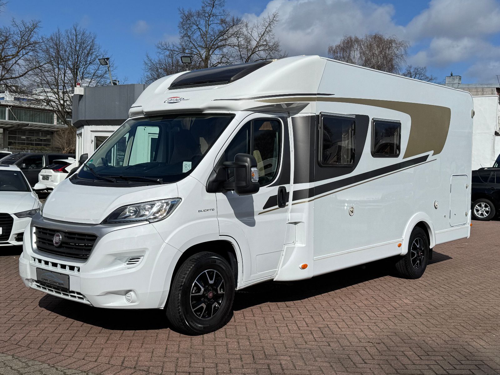 Fahrzeugabbildung Carado T 334 FIAT DUCATO AUTOMATIK SOLAR TV SAT AHK CAM