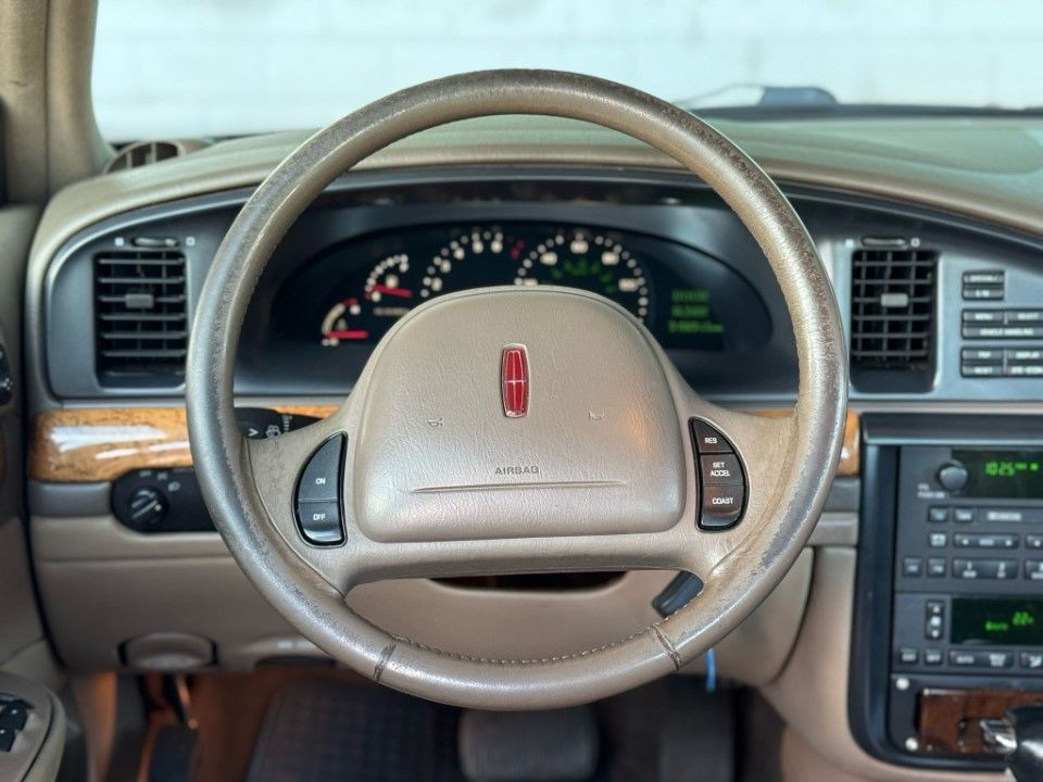 Fahrzeugabbildung Lincoln Continental Vinyl Dach kein Cabriolet V8