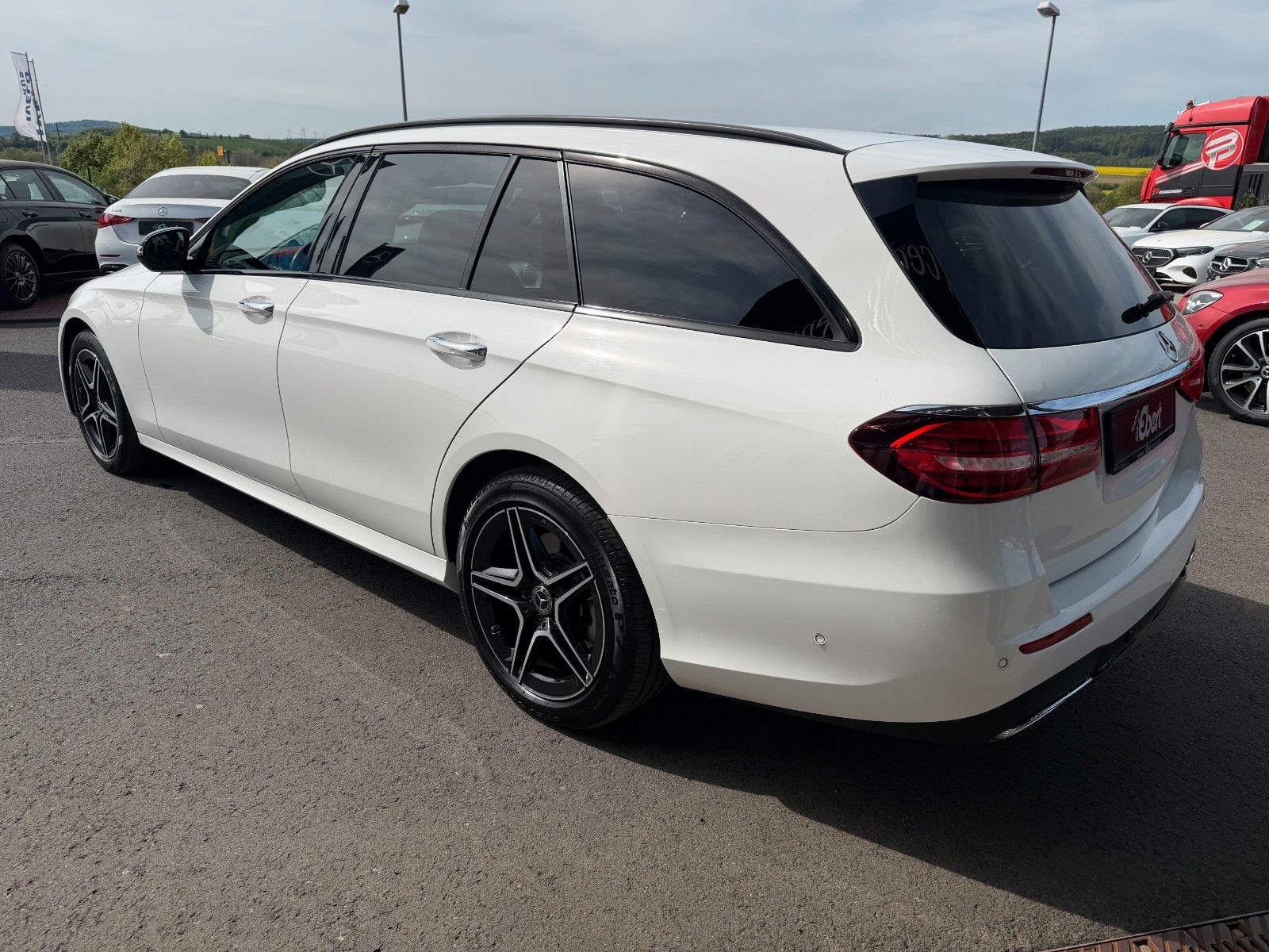 Fahrzeugabbildung Mercedes-Benz E 300e T AMG+Pano+Burm+Distr+HUD+360