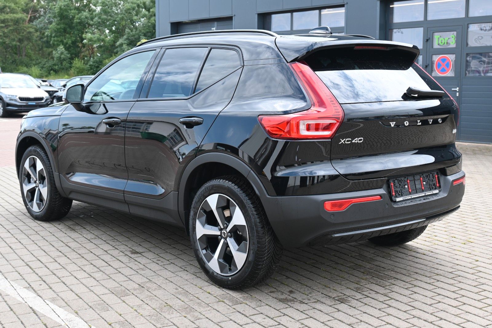 Fahrzeugabbildung Volvo XC40 B3 DKG Plus Dark*FSHZG*360°*AHK*AllSeason