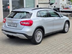 Fahrzeugabbildung GLA 180 Navi Fahrerprofil Ambientebeleuchtung SH