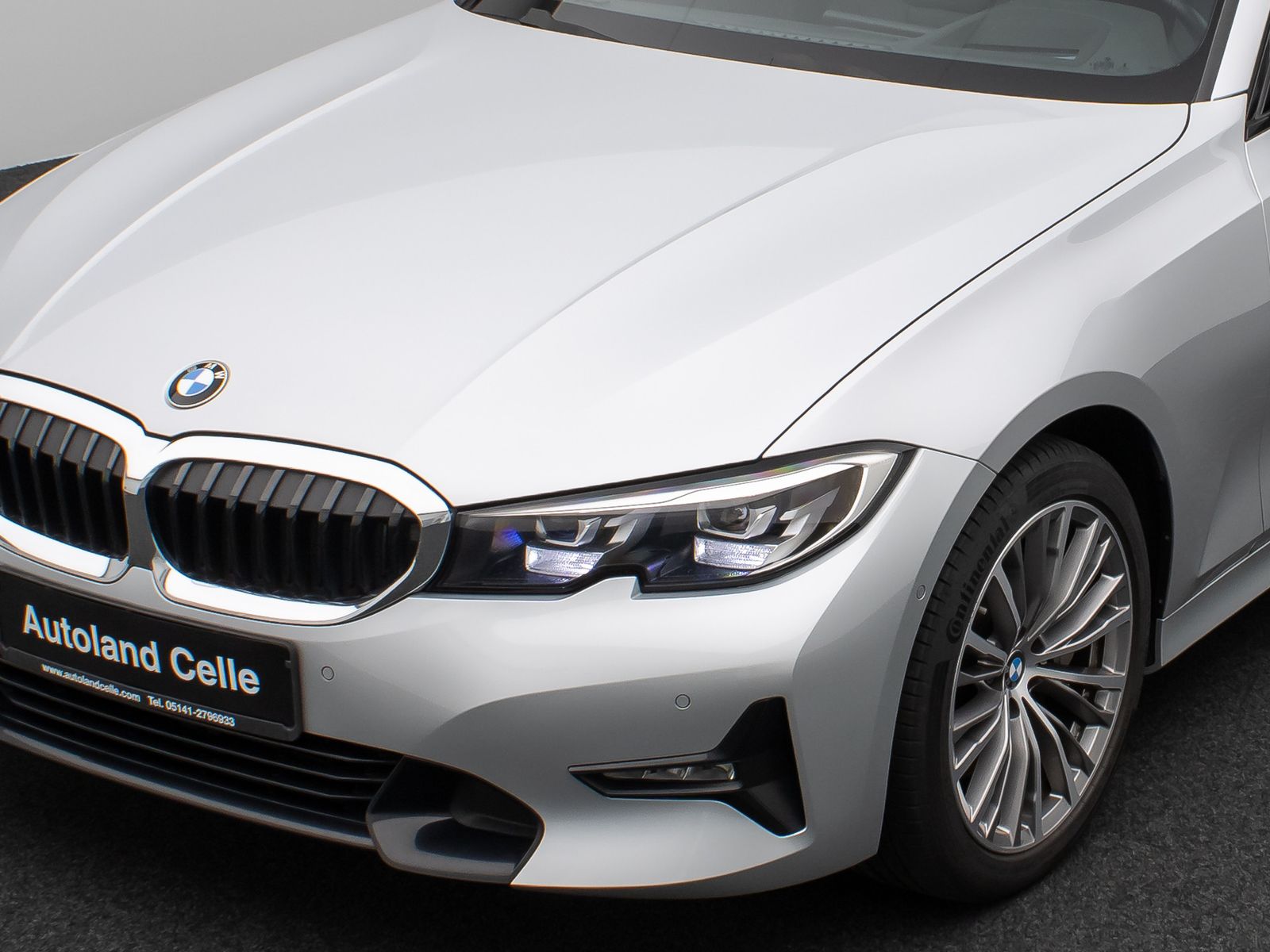Fahrzeugabbildung BMW 330d xD Sport Line Kamera Panorama HUD DAB H/K